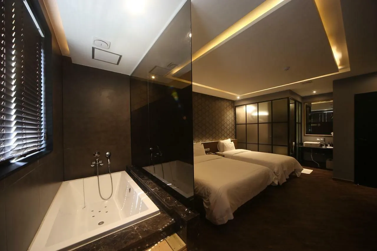 Beomil Brown Dot Hotel Busan 2*,