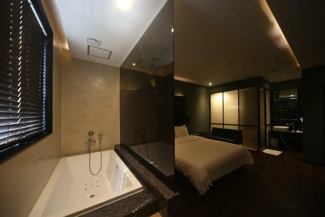Beomil Brown Dot Hotel Busan 2*,  South Korea