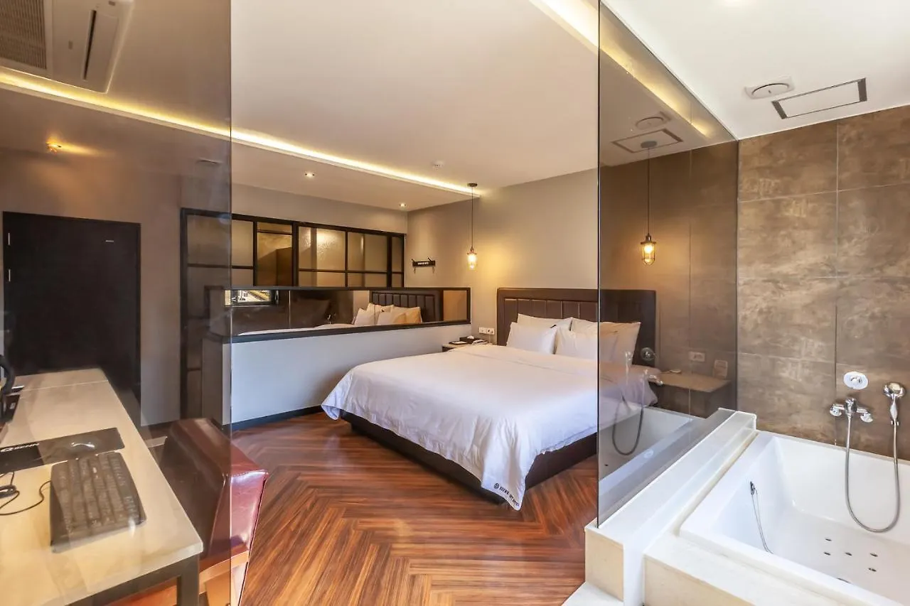 Beomil Brown Dot Hotel Busan 2*,