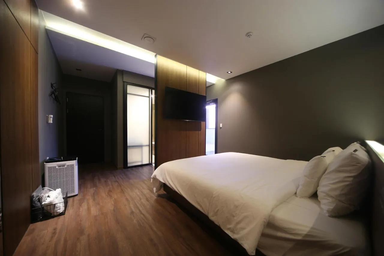 Beomil Brown Dot Hotel Busan 2*,